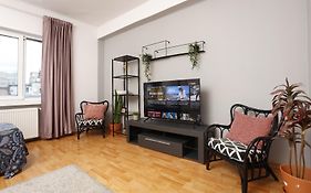 3 Bdrm Apartment In City Center